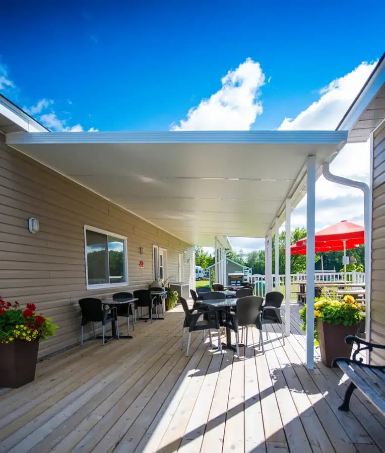 Toit isolé Sunspace, toitures de patio installé par Sher Auvents