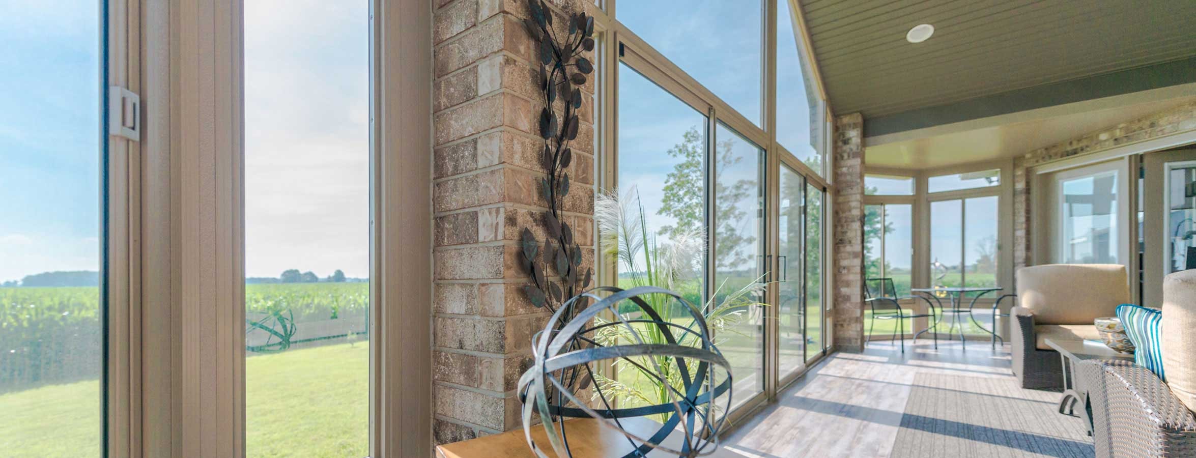 Solarium Sunspace lumineux avec vue sur la campagne