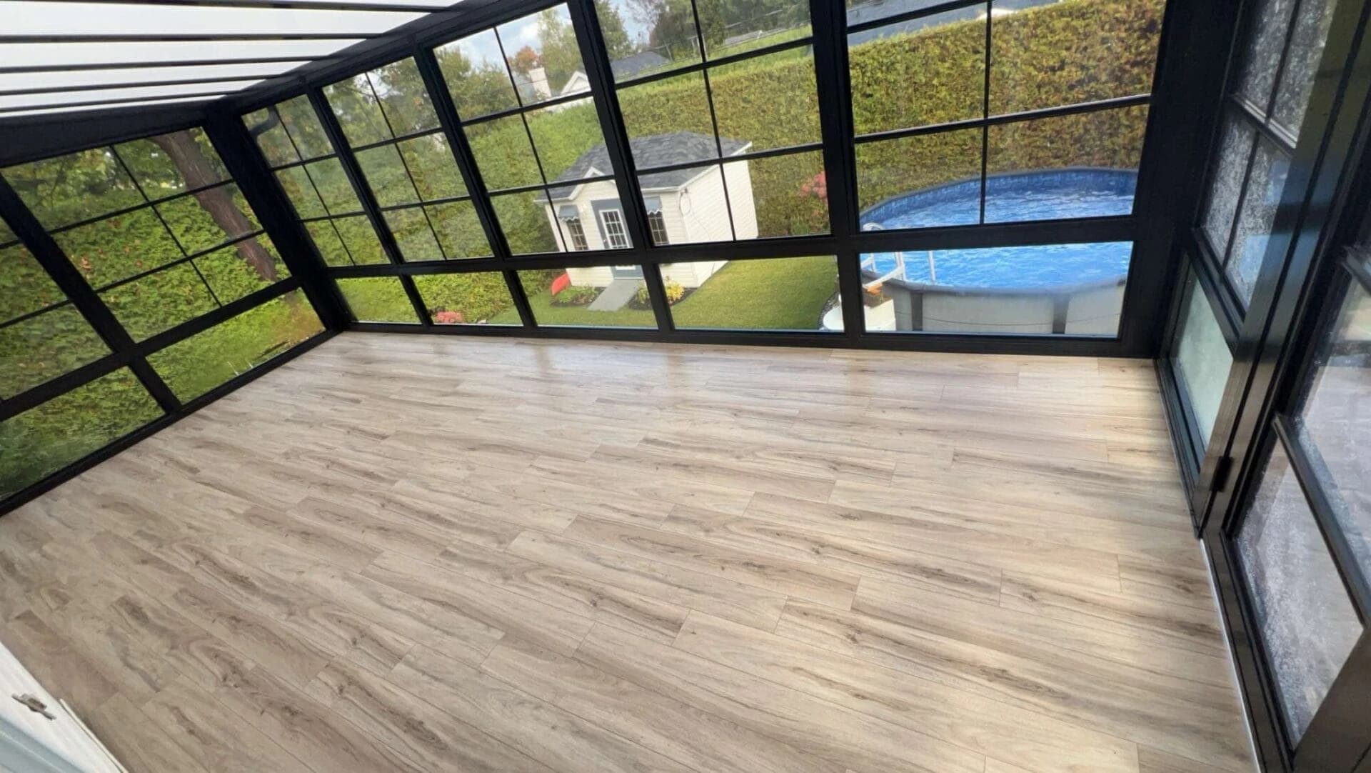 Planchers de vinyle, planchers installé par Sher Auvents