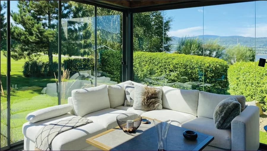 Horizon, rideaux de verre installé par Sher Auvents